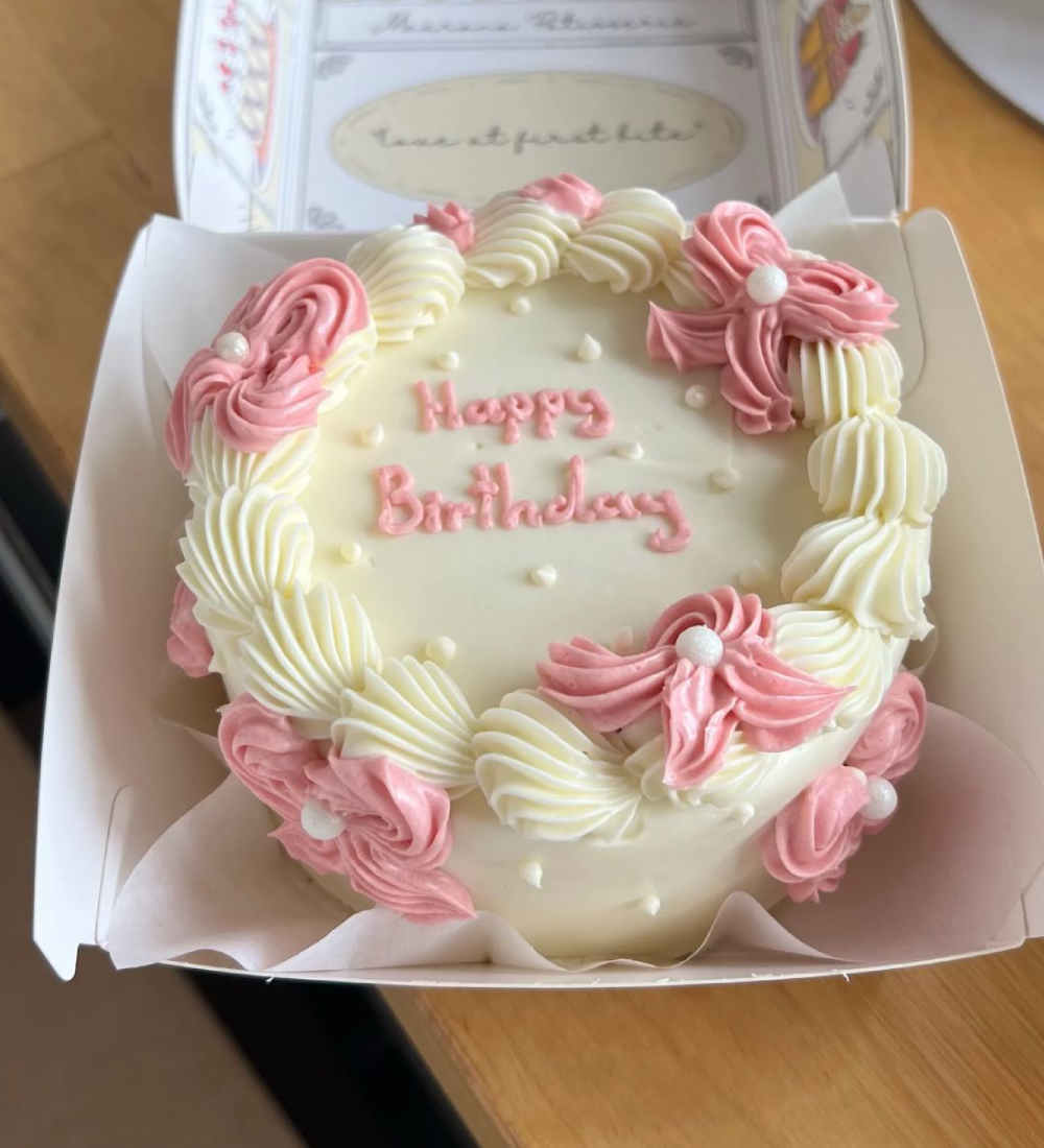 pretty bows lunchbox cake